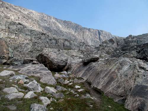 the massive wall of the SW ridge