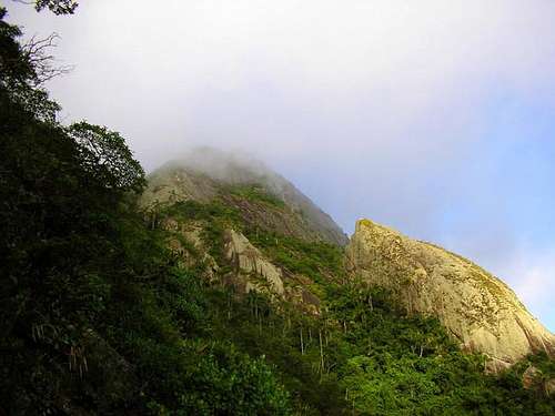Agulhinha Peak from Mourão...
