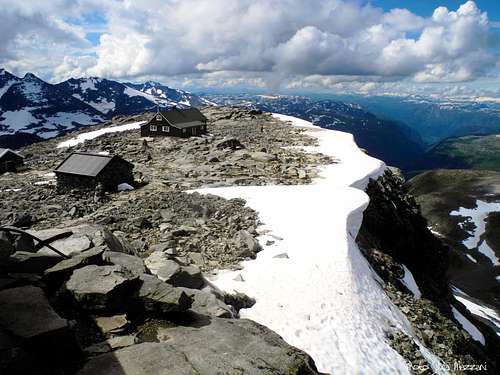 Remains of snow corniches on the summit of Fannaraken