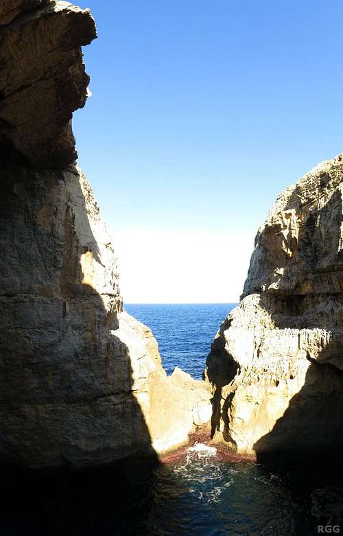 Looking out to the Mediterranean from Wied il-Mielaħ