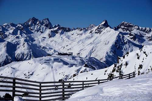 Kuchenspitze (3148m), Seeköpfe (3061m) and Saumspitze (3039m)