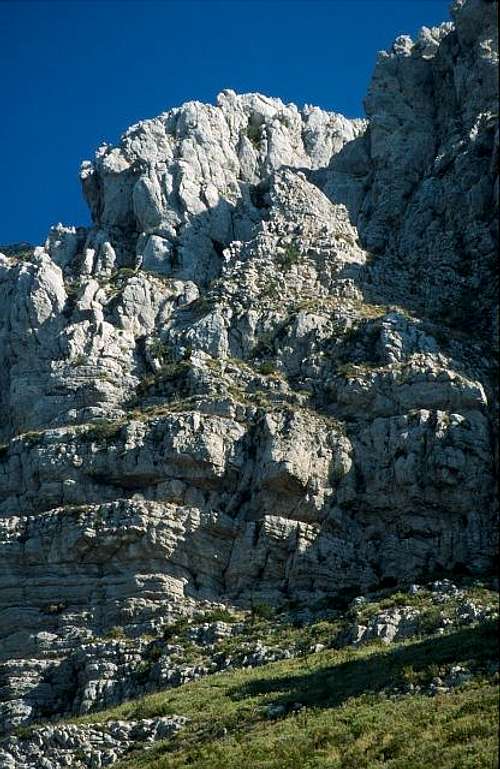 Chiran cliff (SW side).
...