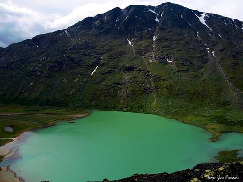 Øvre Leirungen lake, seen high on Knutshøe ridge
