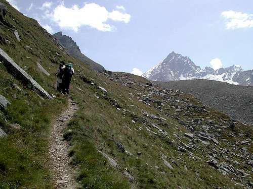 Along the trail leading to Casolari superiori di Leviona <i> 2648 m</i>: Herbetet in the background