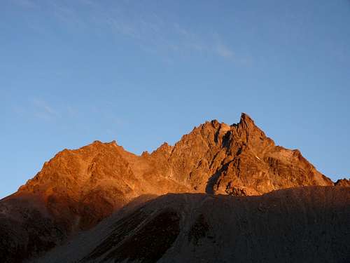 Piz Kesch from the south in morning light