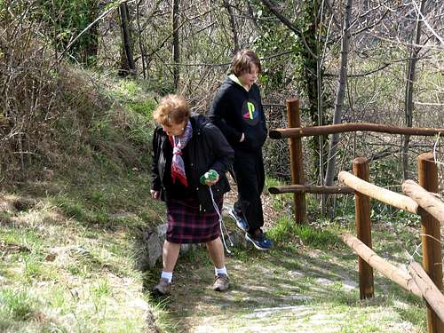 Going up on trail towards the Montjovet Castle 2017