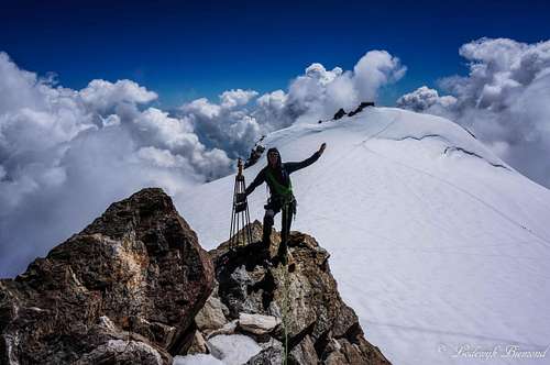 Zumsteinspitze summit with Signalkuppe