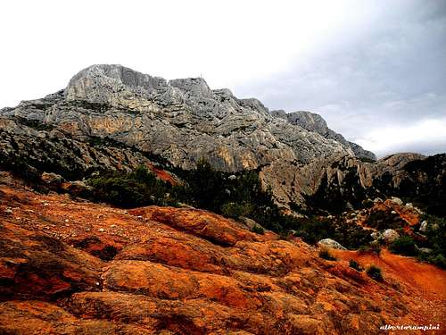 The Croix de Provence seen from the approach